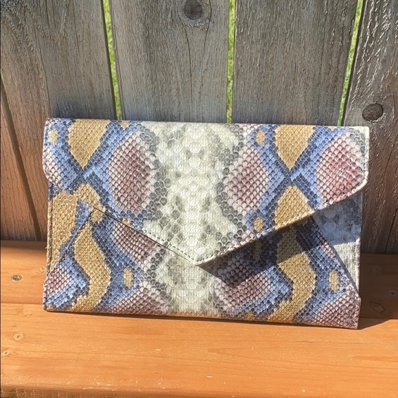 SNAKE CLUTCH - Picture 2 of 8